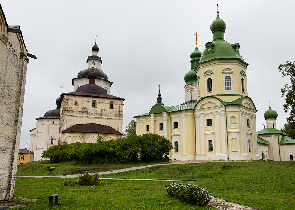 Вид на Кирилло-Белозерский монастырь.