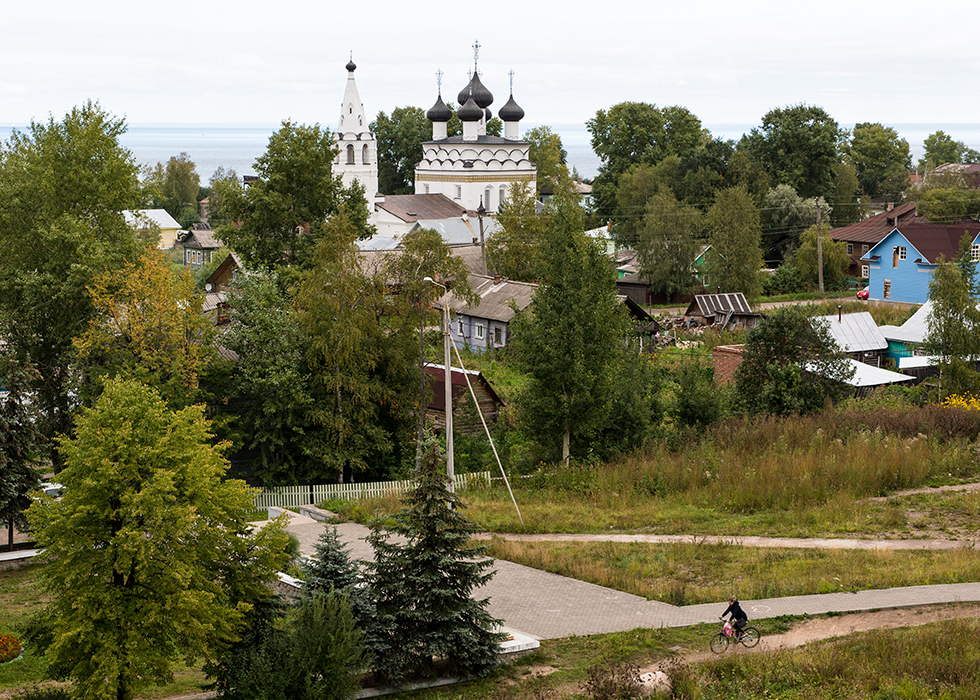 Вид на церковь Спаса Всемилостивого в Белозерске.
